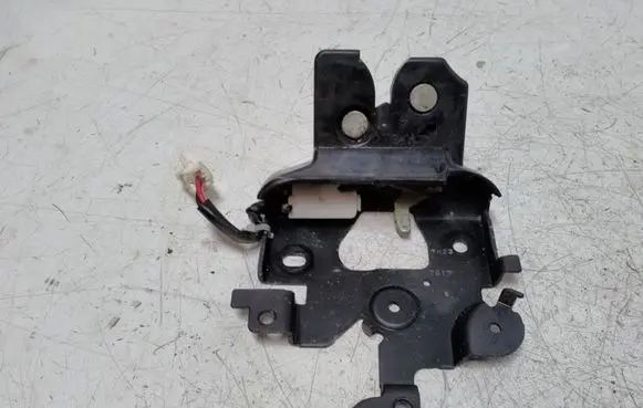 Mazda 3 I Tailgate/trunk/boot lock/catch/latch
