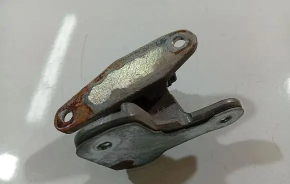 Mercedes-Benz B W245 Rear door lower hinge
