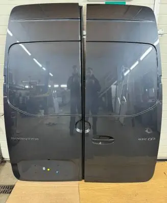 Mercedes-Benz Sprinter W907 W910 Back/rear loading door A9077421900 A9077421800 9077421900