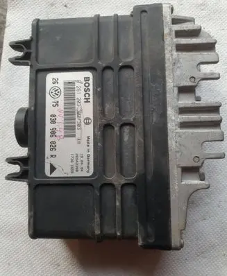 Volkswagen Golf III Engine control unit/module 030906026R 261203302303