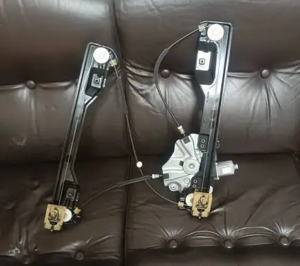 Opel Zafira C Front door electric window regulator 20951581