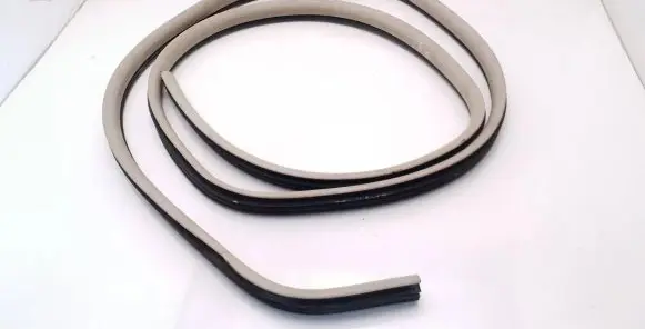 Chrysler Grand Voyager V Rear door rubber seal (on body) 