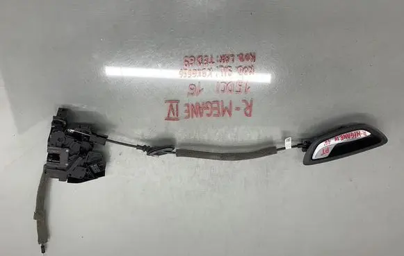 Renault Megane IV Front door lock 825028903R