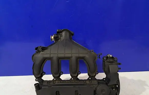 Volvo V50 Intake manifold 30725290