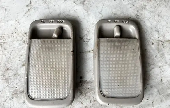 Toyota RAV 4 (XA20) Rear seat light