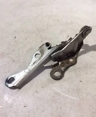 Engine bonnet/hood hinges