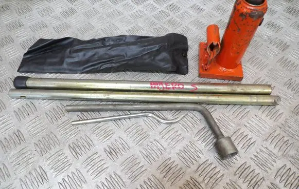 Mitsubishi Pajero Sport I Lift Jack 