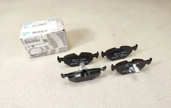 BMW 5 E39 Brake pads (rear) 6761281