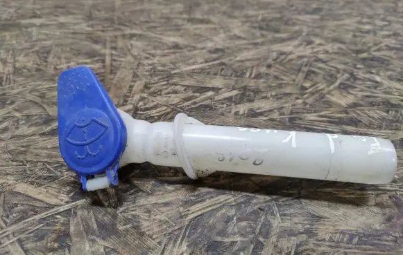 Ford Kuga I Window washer liquid tank fill tube 018811