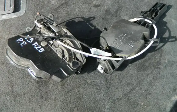 BMW X3 F25 Front door lock 7318424