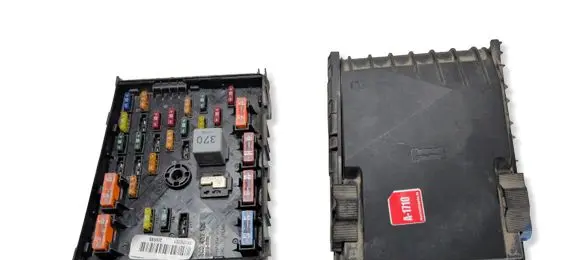 Volkswagen PASSAT B7 Fuse module 3C0937125