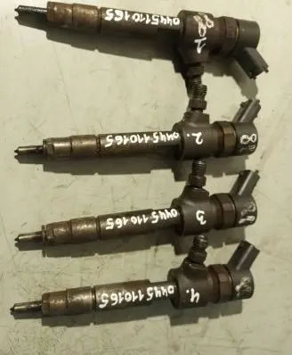 Opel Zafira B Fuel injector 0445110165