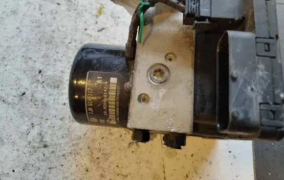 Volkswagen Golf IV ABS Pump 1J0907379G HSSA13N65