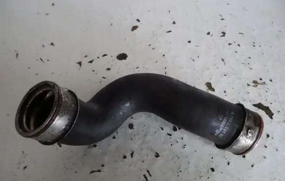 Mercedes-Benz C W203 Intercooler hose/pipe A2035280182