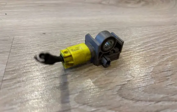 Mercedes-Benz C W204 Airbag deployment crash/impact sensor A2048201985 04896011AB 2048201985