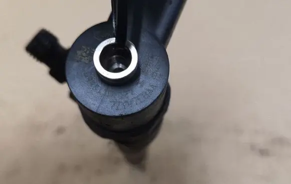 Opel Insignia A Fuel injector 0445110327