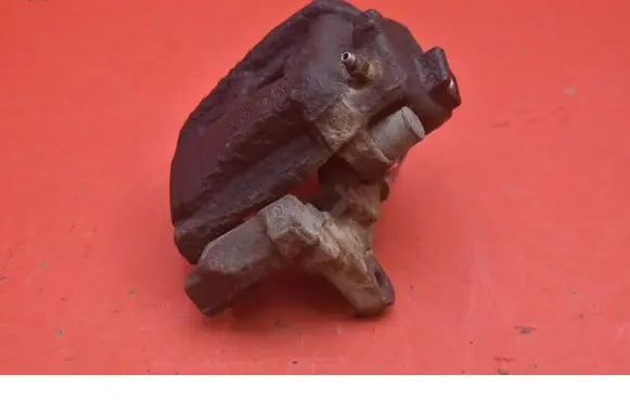 Volkswagen Tiguan Front brake caliper 