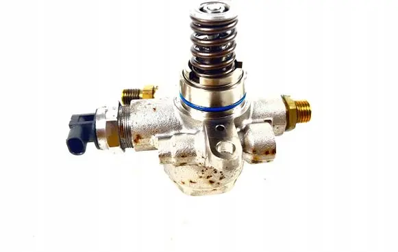 Audi A4 S4 B9 Fuel injection high pressure pump 06M127062H