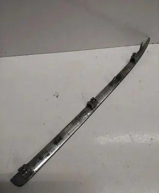 Front bumper splitter molding