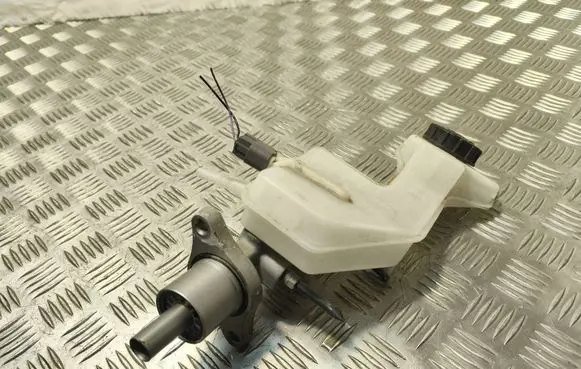 Mazda 3 II Master brake cylinder 