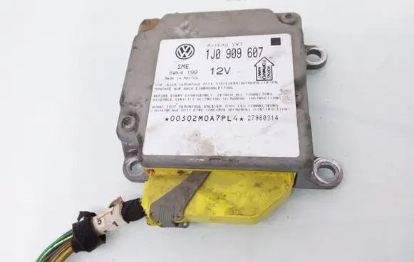 Volkswagen PASSAT B5 Airbag control unit/module 1J0909607 5WK4199