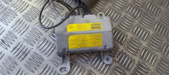 Renault Laguna I Airbag control unit/module 7700410993C 550323000