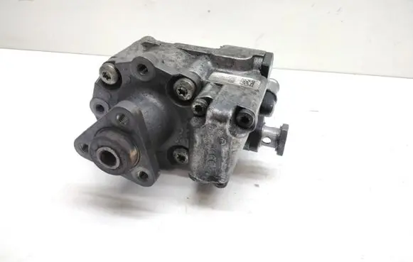 BMW 5 E60 E61 Power steering pump 7652974