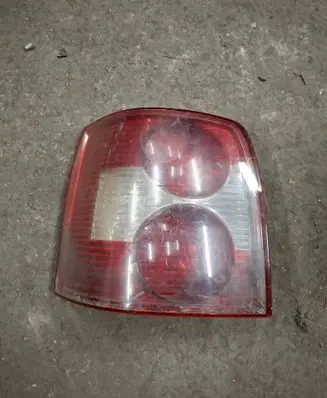 Volkswagen PASSAT B5.5 Rear/tail lights 945257B