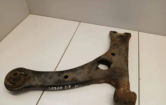 Toyota Corolla Verso AR10 Front control arm
