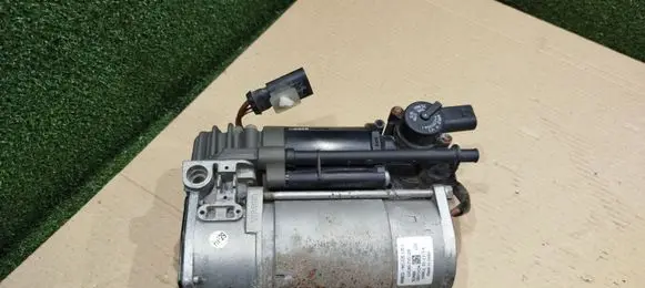 Mercedes-Benz E W212 Air suspension compressor A2123200404 ZGS004 4420512661