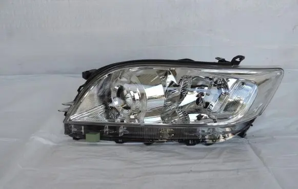 Toyota RAV 4 (XA10) Headlight/headlamp 81170-42501