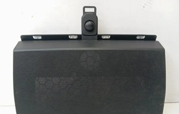 Land Rover Discovery 5 Dash center speaker trim cover HY3204454A
