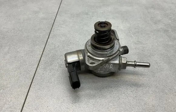 Nissan Qashqai Fuel injection high pressure pump 166307214R