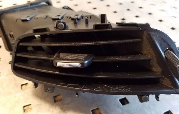 Opel Zafira C Dash center air vent grill 20885182 330188061