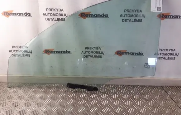 Honda CR-V Front door window glass four-door
