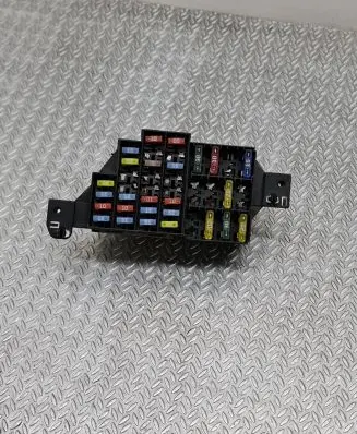 Renault Clio II Fuse module 7703397464