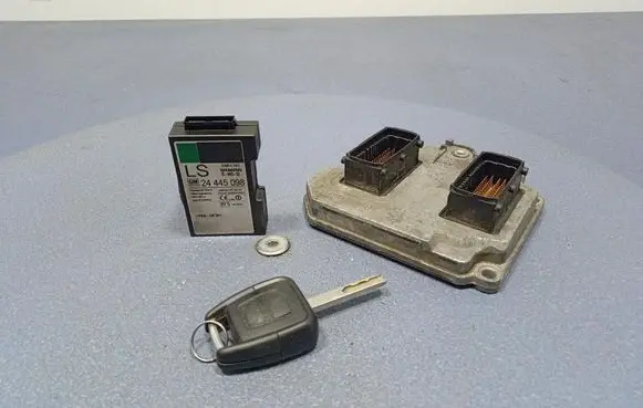 Opel Zafira B Engine control unit/module ECU 55555600