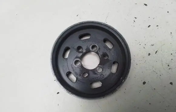 Volkswagen Golf IV Power steering pump pulley 038145255B