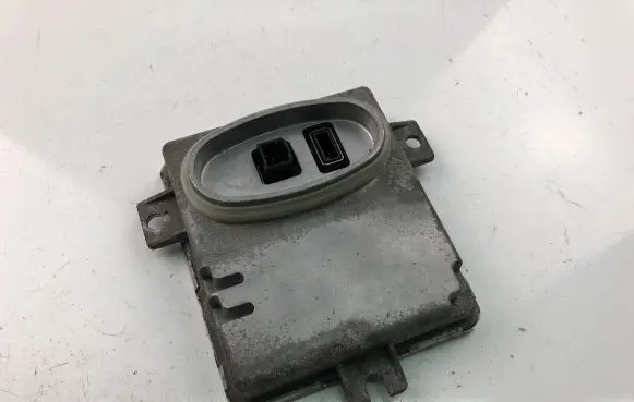 Volvo V70 Xenon control unit/module 6261110499