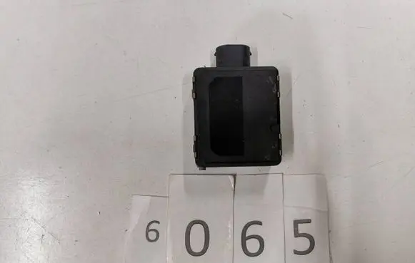 Mercedes-Benz C W205 Distronic sensor radar A0009056613 39R11589 0203303508