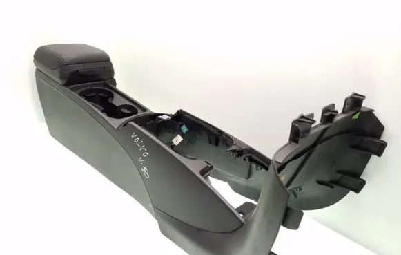 Volvo V50 Center console 8687408