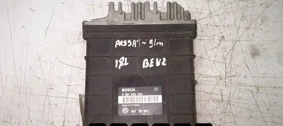 Volkswagen PASSAT B3 Engine control unit/module 0261200754