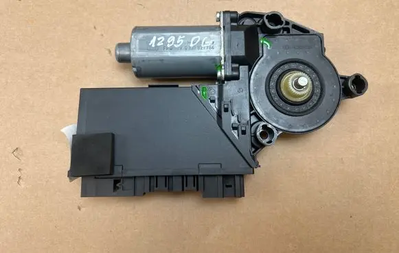 Porsche Cayenne (9PA) Rear door window regulator motor 7L0959704D