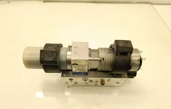 Mercedes-Benz SLK AMG R172 Convertible roof hydraulic pump A1728000030