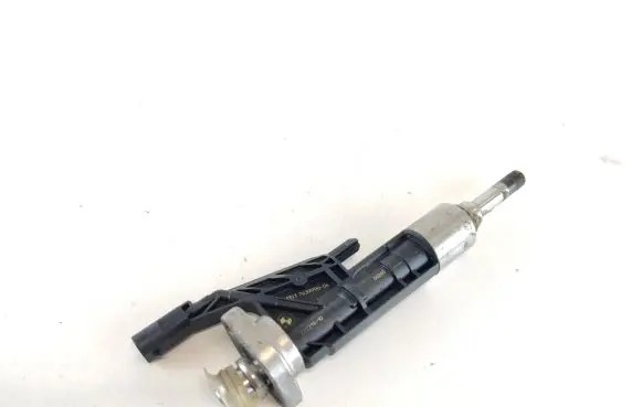 BMW 4 F36 Gran coupe Fuel injector 7639990