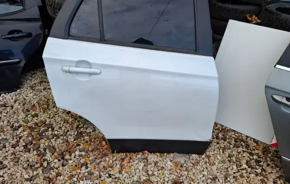 Suzuki SX4 S-Cross Front door