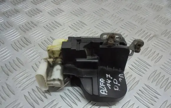 Alfa Romeo 147 Front door lock