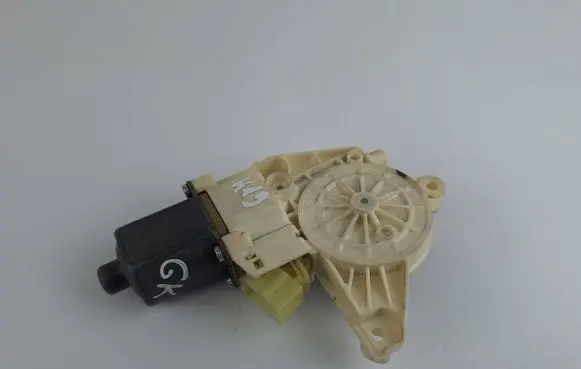 Mercedes-Benz C AMG W204 Rear door window regulator motor 0130822505