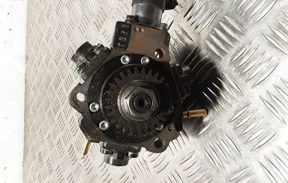 Nissan X-Trail T32 Fuel injection high pressure pump 0445010404
