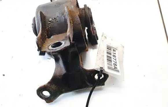 Engine mount bracket